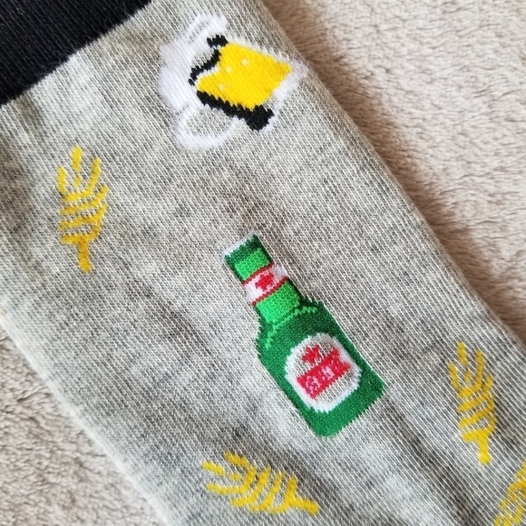 novelty Socks 2 Pack - If You Can Read This, Bring Me...Coffee/Beer - Picture 11 of 15